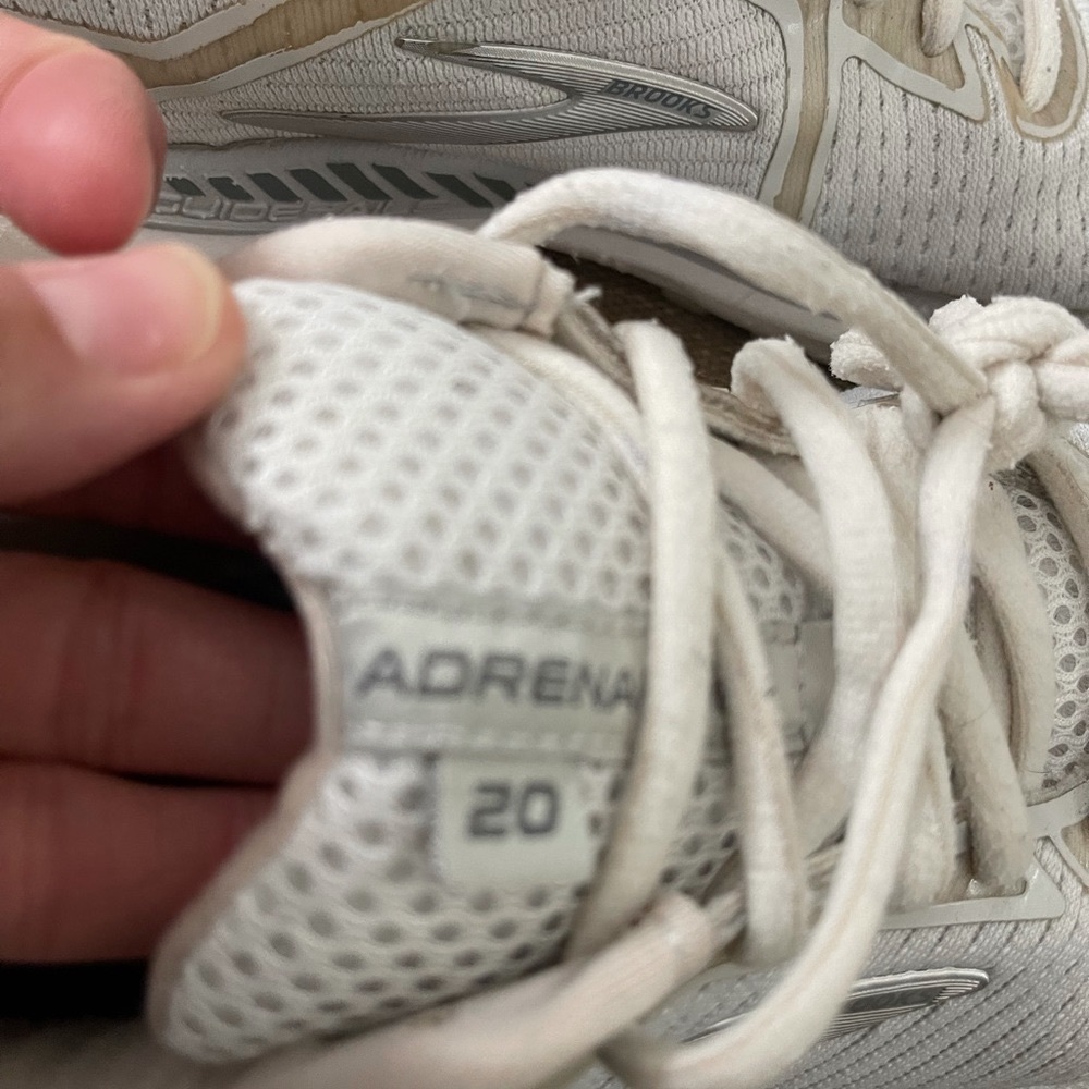 (2) Brooks Women’s 7.5 white Adrenaline GTS XX shoes - Picture 2 of 6